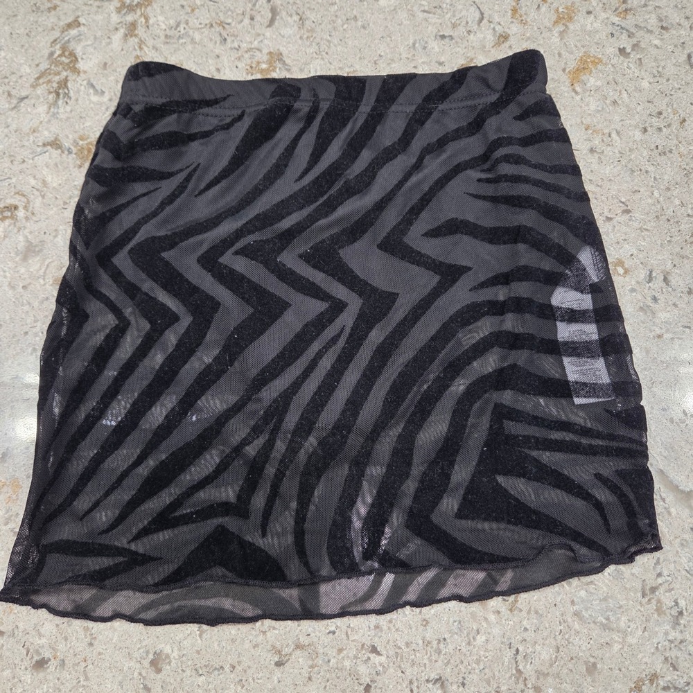 PrettyLittleThing Black Zebra‎ Print Mesh Mini Skirt with Built-in Lining Size 2